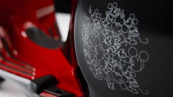 Vespa Primavera 125 Disney Mickey Mouse Edition by Vespa – Image 4